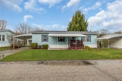 10 Corktree Dr, Olmsted Twp, OH 44138