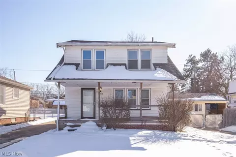 9215 Pinegrove Ave, Parma, OH 44129