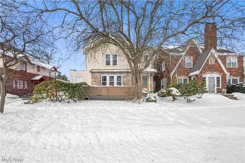 165 Oak Knoll Ave NE, Warren, OH 44483