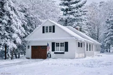 1333 Clearview Rd, Lyndhurst, OH 44124