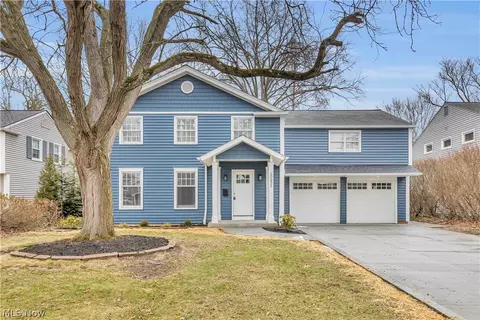20252 Westhaven Ln, Rocky River, OH 44116