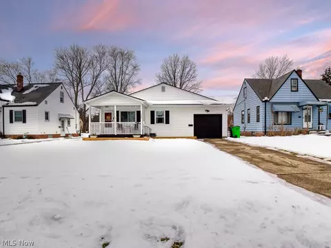 725 Shakespeare Dr, Berea, OH 44017