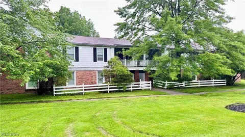 24 Washington Sq #15, Euclid, OH 44143