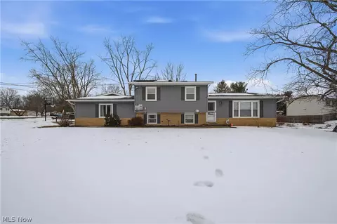 8060 Garnet Ave NE, Canton, OH 44721