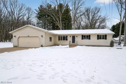 4586 Everhart Dr, North Canton, OH 44720