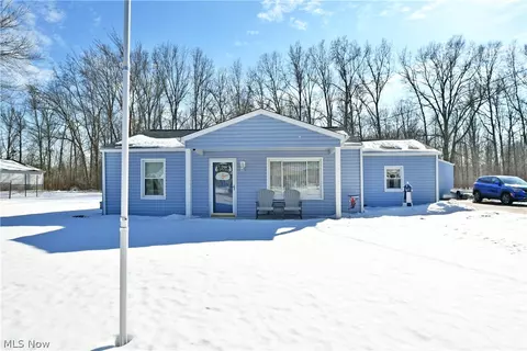 1875 Lucretia Dr, Girard, OH 44420