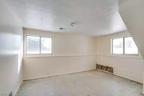 697 Ocean Ave, Akron, OH 44310 photo 17