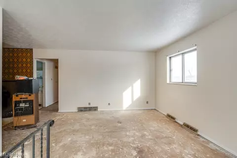 697 Ocean Ave, Akron, OH 44310 photo 5
