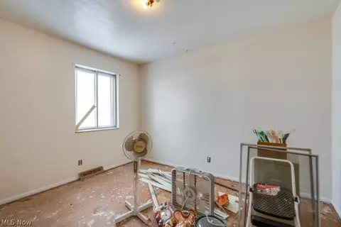 697 Ocean Ave, Akron, OH 44310 photo 10