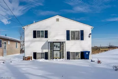 697 Ocean Ave, Akron, OH 44310