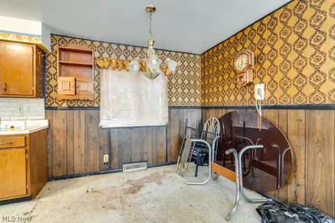 697 Ocean Ave, Akron, OH 44310 photo 8