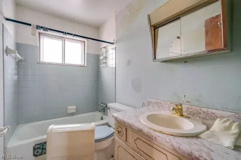 697 Ocean Ave, Akron, OH 44310 photo 18