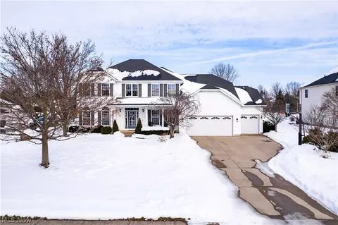 4314 S Fall Lake Dr, Avon, OH 44011
