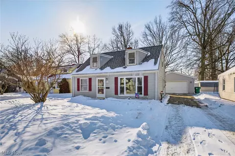 29070 W Willowick Dr, Willowick, OH 44095