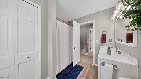 Bath - 459 Auburn St, Elyria, OH 44035 photo 2 of 3