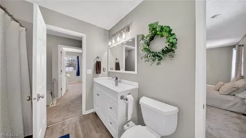 Entry Way - 459 Auburn St, Elyria, OH 44035 photo 2 of 2