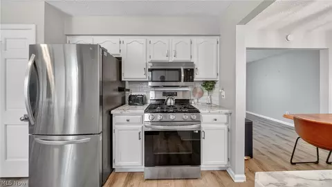 Kitchen - 459 Auburn St, Elyria, OH 44035 photo 3 of 4