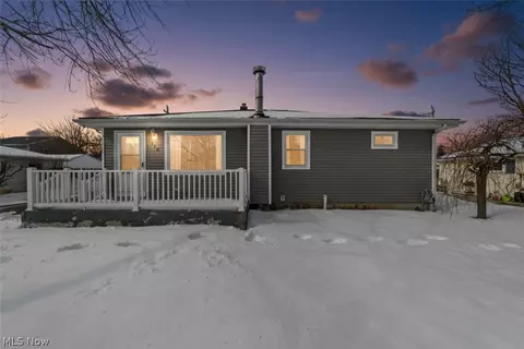 128 Oakwood Dr, Avon Lake, OH 44012