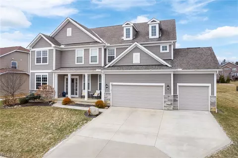 102 Harvester Dr, Copley, OH 44321