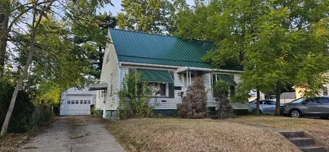 1049 Mckinley St NE, Warren, OH 44483