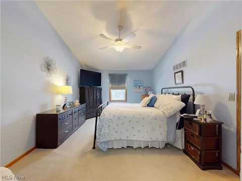 Bedroom - 511 Picadilly Cir, Akron, OH 44319 photo 5 of 10