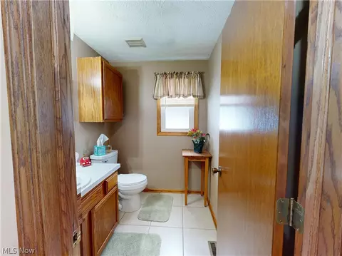 Bath - 511 Picadilly Cir, Akron, OH 44319 photo 1 of 4