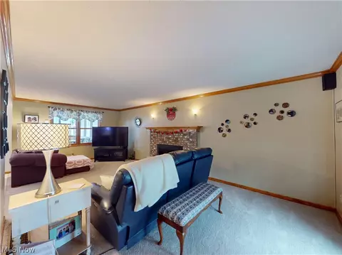 Living - 511 Picadilly Cir, Akron, OH 44319 photo 4 of 4