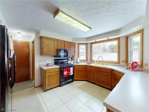 Kitchen - 511 Picadilly Cir, Akron, OH 44319 photo 2 of 5