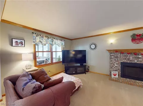 Living - 511 Picadilly Cir, Akron, OH 44319 photo 2 of 4