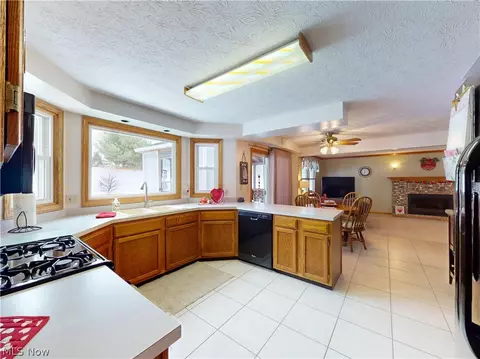 Kitchen - 511 Picadilly Cir, Akron, OH 44319 photo 3 of 5