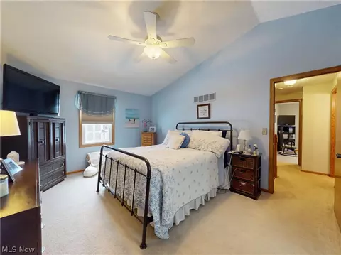Bedroom - 511 Picadilly Cir, Akron, OH 44319 photo 2 of 10