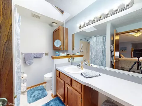 Bath - 511 Picadilly Cir, Akron, OH 44319 photo 3 of 4