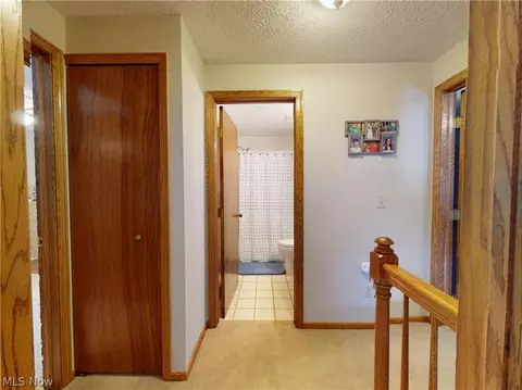 Entry Way - 511 Picadilly Cir, Akron, OH 44319 photo 3 of 4