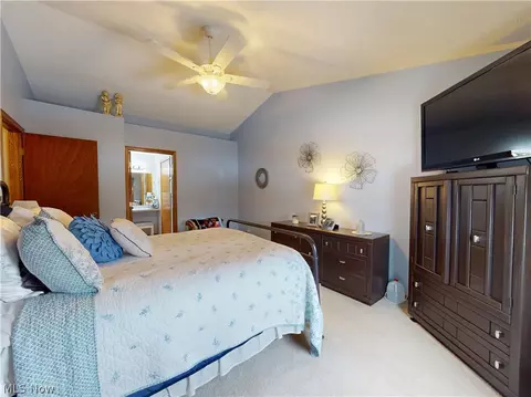 Bedroom - 511 Picadilly Cir, Akron, OH 44319 photo 4 of 10