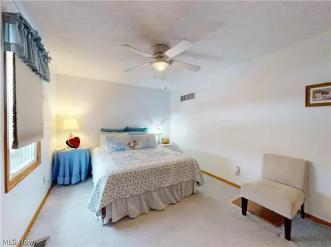 Bedroom - 511 Picadilly Cir, Akron, OH 44319 photo 7 of 10