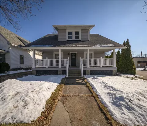 1203 4th St NW, New Philadelphia, OH 44663