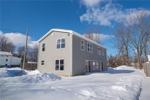 161 High St, Elyria, OH 44035