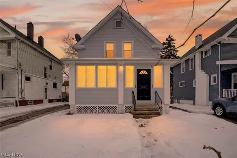 1602 Rosewood Ave, Lakewood, OH 44107