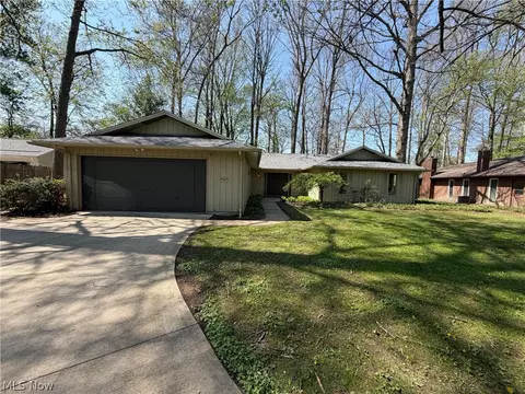 5896 Mills Creek Ln, North Ridgeville, OH 44039