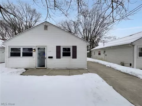 832 S Logan St, Elyria, OH 44035