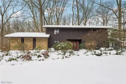 680 Rocky Hollow Dr, Akron, OH 44313