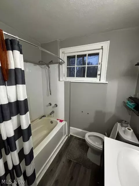 Bath - 892-894 Storer Ave, Akron, OH 44320 photo 1 of 2