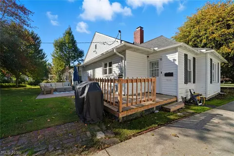 Exterior - 1122 Locust Dr, Ashtabula, OH 44004 photo 2 of 4