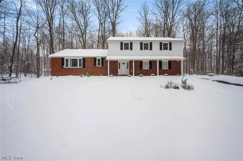 17987 Elliott Dr, Chagrin Falls, OH 44023