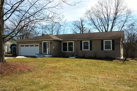2405 Weymouth Rd, Hinckley, OH 44233