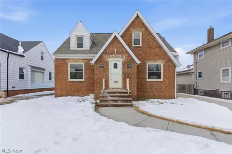 4424 Forestwood Dr, Parma, OH 44134