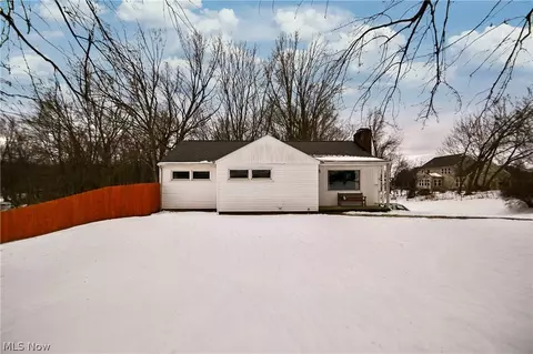 3218 Pickle Rd, Akron, OH 44312