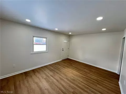 350 Concord Ave, Elyria, OH 44035 photo 4