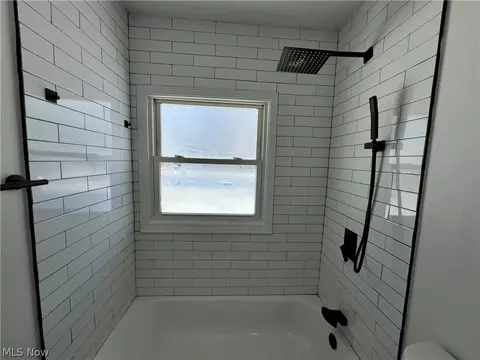 350 Concord Ave, Elyria, OH 44035 photo 11