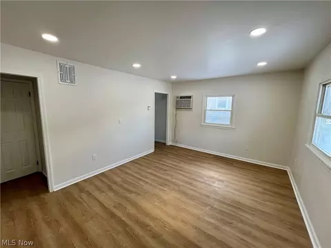 350 Concord Ave, Elyria, OH 44035 photo 3